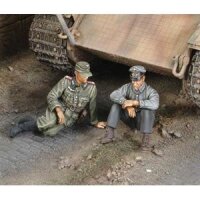 German Tank Crew "A moment of rest" WWII (2 fig)