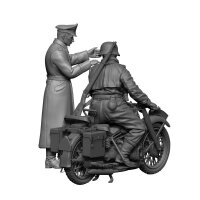 1/35 German Heavy Motorcycle R-12 with Rider and Offizier