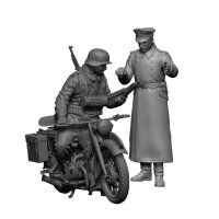 1/35 German Heavy Motorcycle R-12 with Rider and Offizier