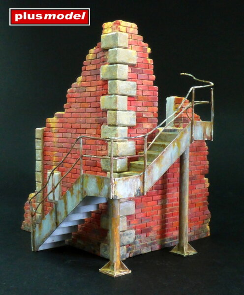 1/35 Factory Corner wirh Steps