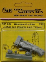 Wehrmacht soldier smoking pipe (1 figure)