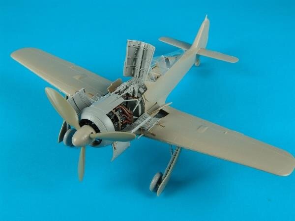 Focke Wulff Fw-190 A-8 engine set (Eduard)