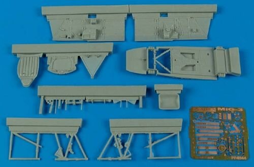 MiG-3 cockpit set