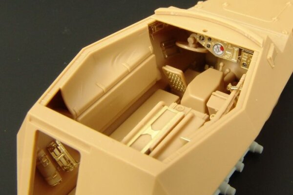 Sd.Kfz. 250/3 INTERIOR