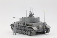 1/35 Pz.Beob.Wg. IV Ausf. J w/ Commander + Infantryman