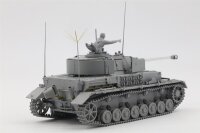 1/35 Pz.Beob.Wg. IV Ausf. J w/ Commander + Infantryman