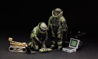 US Explosive Ordnance Disposal- Specialist & Robot