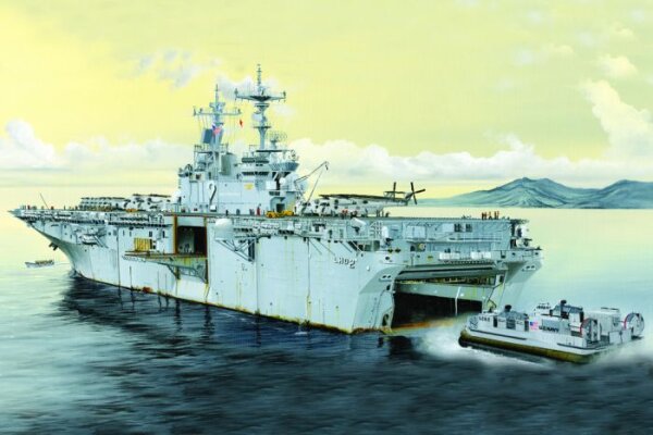 1/700 LHD-2 USS Essex