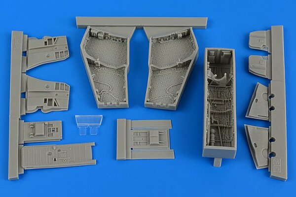 F-4C / F-4D Phantom II wheel bay with covers