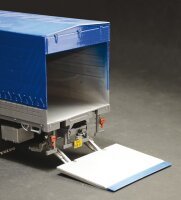 1/24 Volvo F16 Globetrotter Canvas Truck with elevator