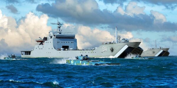 1/700 PLA Navy Type 072A LST