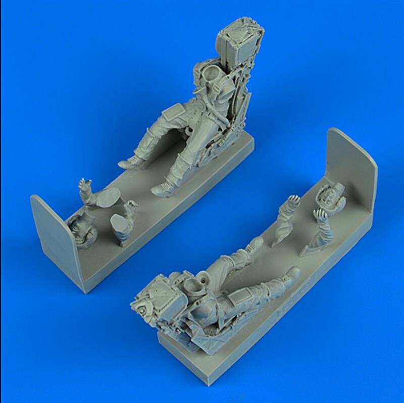 1/32 German Luftwaffe Pilot and Operator with ejection seats for Pana
