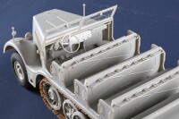 1/35 Schwerer Zugkraftwagen 18t Sd.Kfz. 9 Artillery Version