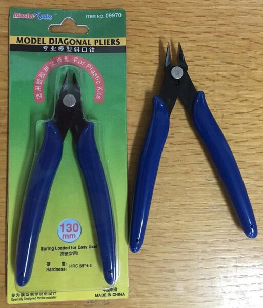 Model Diagonal Pliers